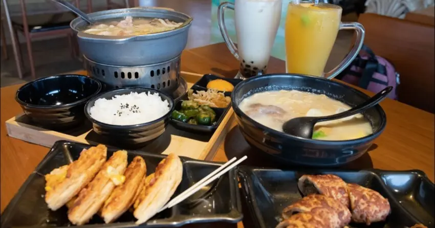 ▲「轉角秘密基地」餐點相當有水準，麵食、小火鍋份量十足，邊用餐邊欣賞夕陽、夜景相當迷人。
