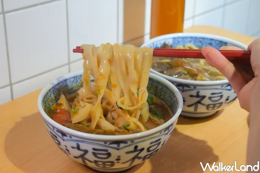 ▲宵夜牛肉麵大王正式進駐台北東區大安店,主打營業至凌晨4點,讓夜貓族與宵夜族群隨時都能吃到熱騰騰牛肉麵。(攝影:張人尹)