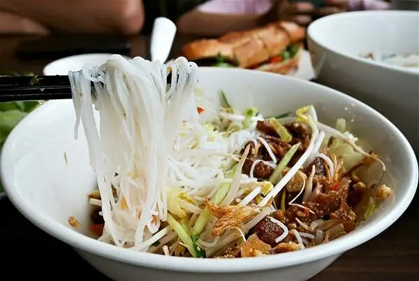 ▲新北三芝美食推薦必吃！超人氣越南料理「越南小棧」大份量又道地CP值超高。(攝影：部落客 妃靜)