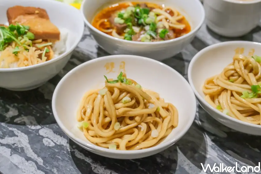 ▲雙月食品社即日起至2026年7月14日舉辦抽獎，共抽出10名幸運得主，每人可獲得環亞機場貴賓室單人入場券2張。（攝影：張人尹）