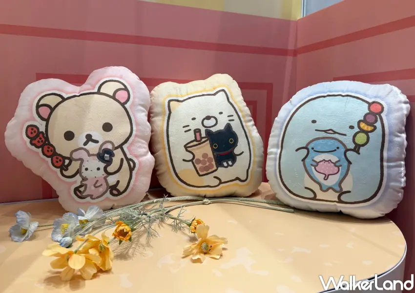 ▲展覽限定拉拉熊周邊必買推薦！特別打造「台灣原創在地設計」，讓拉拉熊、角落小夥伴們拿著珍珠奶茶、雞排等台式美食。(攝影：鄭亦庭)