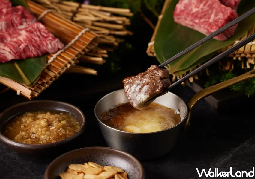 ▲澳洲和牛厚切橫膈膜以頂級牛排概念重新演繹，燒烤過程反覆沾取奶油鐵板淋醬並搭配炸蒜片，每一口都濃郁爆汁。