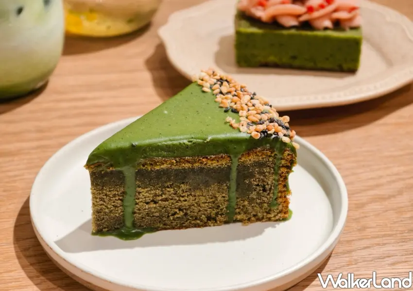 ▲下午茶控必吃新品，融入在地飲食習慣所打造的濃郁系限定甜點抹茶芝麻磅蛋糕。(攝影：鄭雅之)
