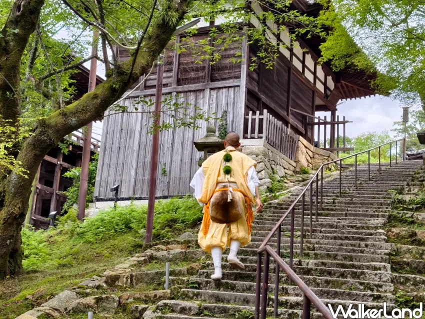 ▲在修行者「山伏」的帶領下，體驗三井寺的傳統修驗道文化，感受獨特的山林洗禮。（攝影：楊婷雅）