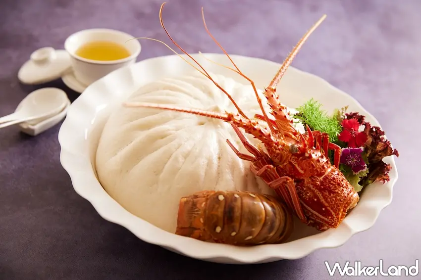 ▲凱華樓中華料理本次最受矚目的靈魂主角「雪山霸王龍蝦包」每顆售價3280元，重量高達1.5公斤，外型宛如白雪覆蓋的壯麗山巒，手工揉製的麵皮內包裹約600公克整隻龍蝦，層層堆疊出濃郁鮮甜的海味。圖／JR東日本大飯店台北提供；窩客島編輯李維唐整理