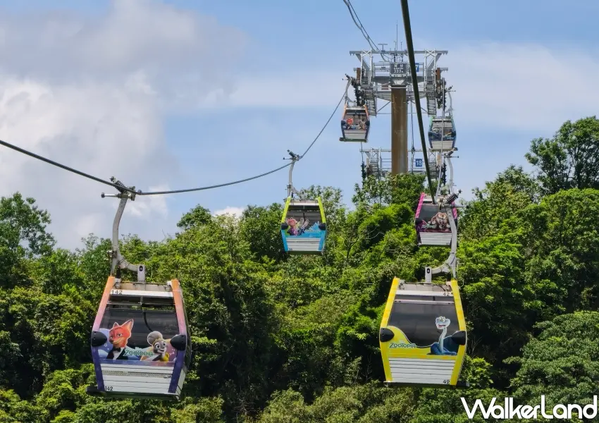 ▲坐在超萌的彩繪車廂裡，一邊眺望翠綠山景，一邊展開一場充滿夢想與勇氣的夏日城市探索之旅。(攝影：鄭雅之)