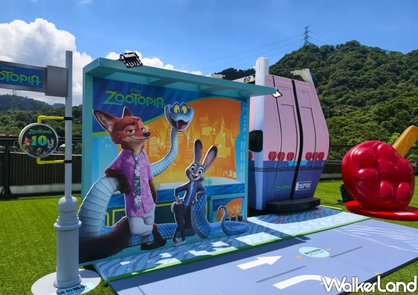 ▲貓空站天空綠洲觀景台打造期間限定的大型打卡造景，重現經典的爪爪冰與城市街景，萌翻整個夏天。(攝影：鄭雅之)