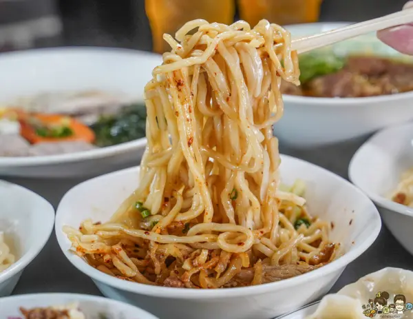 ▲高雄前鎮美食推薦必吃!陳師父川辣麵招牌必點川辣麵用特殊辣油加上大塊絞肉。(攝影:部落客 高雄旅遊王)