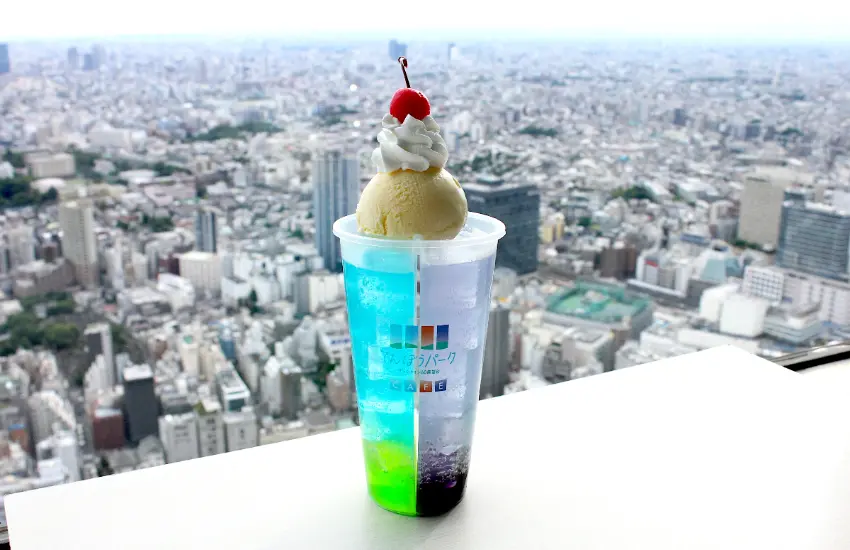 ▲同時打包了「白天」與「黑夜」兩款色彩的夢幻飲品。