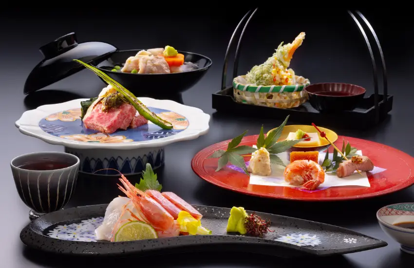 ▲館內加賀料理 べにはな餐廳享用由主廚一手操辦的特製「加賀會席」。
