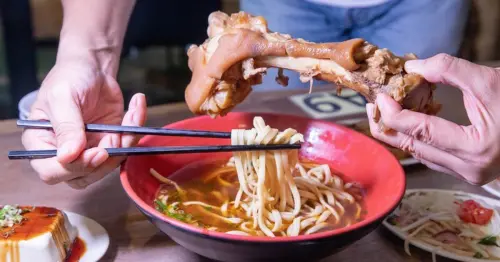 追吉伊卡哇熱氣球開吃！台東美食推薦7選，巨大排骨肉麵 米苔目排隊吃爆。