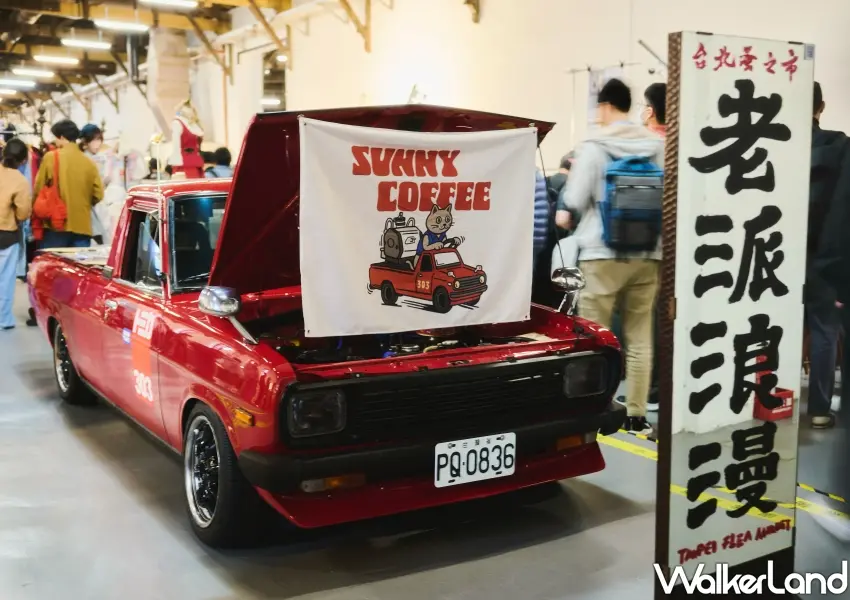 ▲松菸展區特別規劃夏日古董車特展,帥氣復古車款吸引文青駐足拍照打卡。