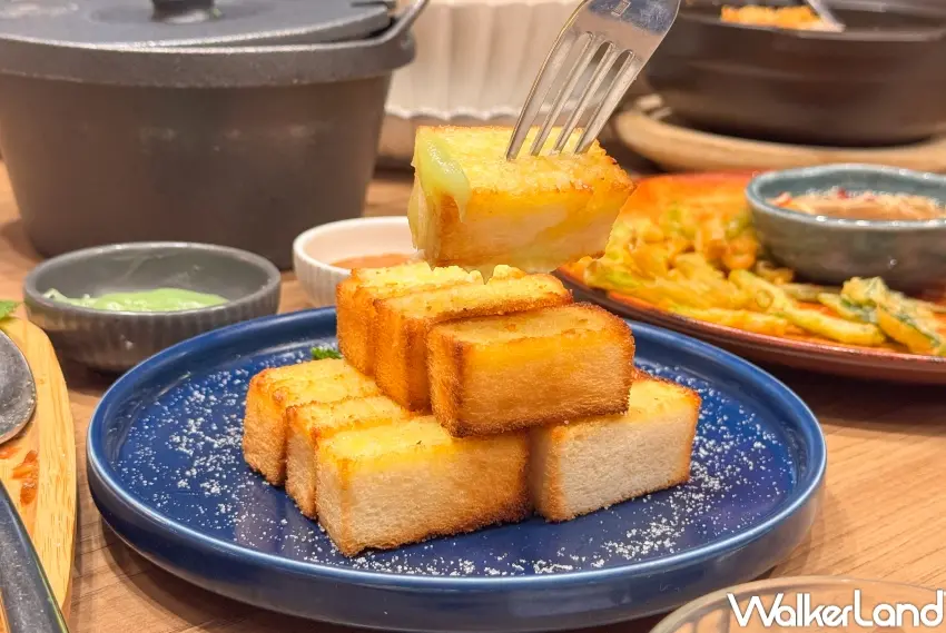 ▲饗泰多推薦楓糖炙烤子排、蒜酥松坂蝦醬拌飯與雙醬金磚土司,人氣新品一次登場。(攝影:張人尹)