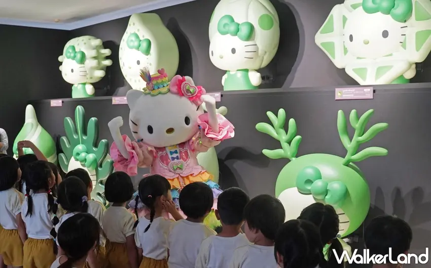 ▲Hello Kitty在現場親切地與前來觀展的當地幼稚園小朋友們互動。 圖/哈莫尼樂園提供;窩客島編輯李維唐整理