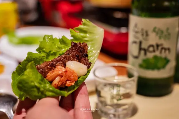 ▲台北天母美食推薦!濟州館韓式烤肉開到深夜,主打罕見的水果醃漬銅盤烤肉。(攝影:部落客 巧莉的世界流浪筆記)