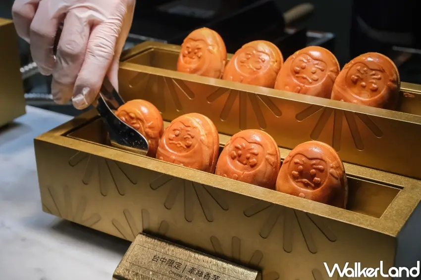▲旭集限定牽絲香芋人形燒選用台中大甲芋頭與莫札瑞拉起司,現烤享受牽絲口感。(攝影:張人尹)