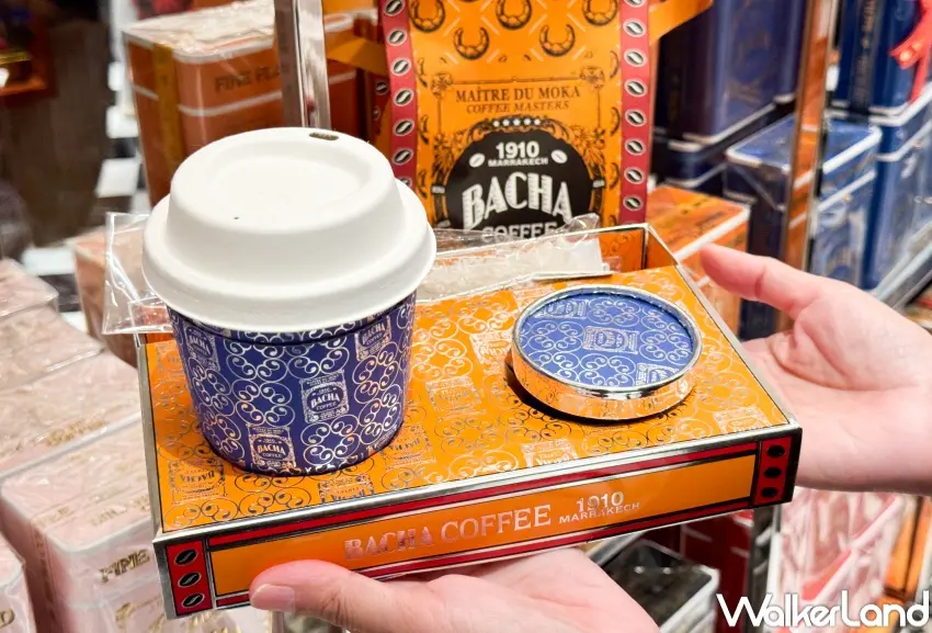 ▲Bacha coffee外帶提供香草豆、鮮奶油與蔗糖棒等配件,搭配人氣可頌增添滿滿儀式感。(攝影:張人尹)