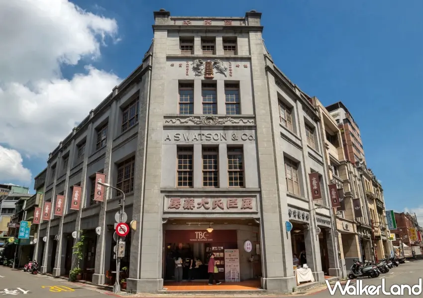 ▲大稻埕屈臣氏大藥房作為特展主場景，透過文化導覽帶領民眾深度感受老街歷史交會。