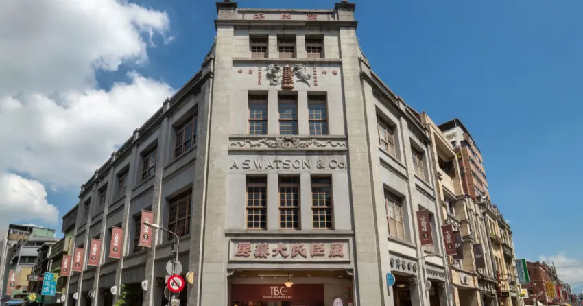 大稻埕百年藥房室內展！屈臣氏185周年展免費入場，月老磁吸小燈箱要收。