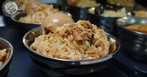 三重人太幸福！新北雙料冠軍「太順油飯」必收，老饕曝：淋上這個靈魂醬料直接瘋掉