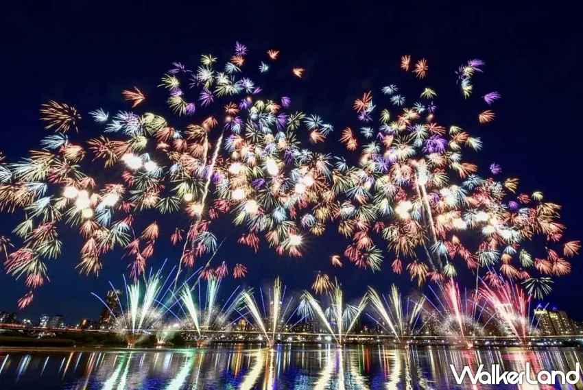 ▲今年的大稻埕夏日節首度結合蜘蛛人電影IP,打造主題水岸光廊,並將上演結合經典角色的無人機燈光秀與煙火秀。圖/台北市政府觀光傳播局提供;窩客島編輯李維唐整理