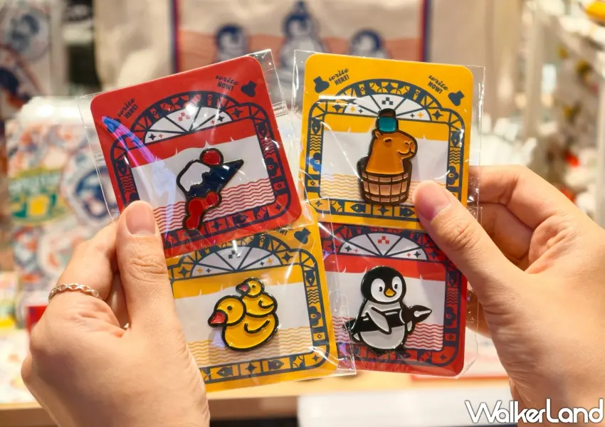 ▲松菸誠品書寫用品展推出多款大眾湯屋角色周邊,超療癒的水豚與企鵝徽章成為現場極具搜尋價值的必買文創小物。(攝影:鄭雅之)