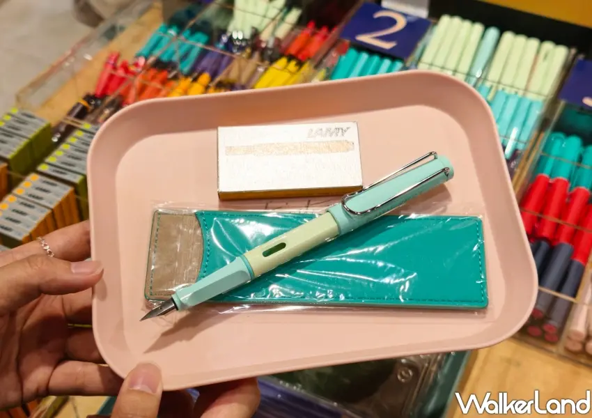 ▲德國簡約主義「LAMY」鋼筆從筆身到筆蓋都能隨心組裝,客製化的自組筆風潮成為今年誠品書寫用品展的必逛亮點。(攝影:鄭雅之)