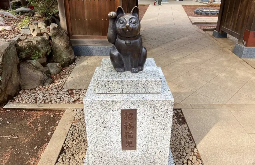 ▲因為白貓的引導而避過一劫的彥根藩第二代藩主井伊直孝,深感不可思議,也因此與寺院住持結下深厚緣分。