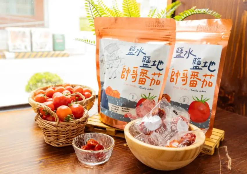▲厚實有嚼勁的鹽水農會帥哥番茄果乾,每一口都是酸甜紮實的純粹回甘。