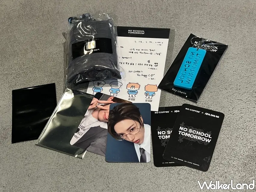▲店內特設周邊商品展示牆展示本次限時推出的環保袋與應援配件。圖／NO COFFEE提供；窩客島編輯李維唐整理