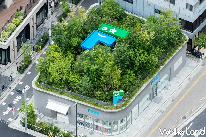 ▲隱身於東京都市高樓群中且屋頂被大量療癒綠意所包圍的次世代概念超商外觀。圖/FAMIMA PARK AZABUDAI提供;窩客島編輯李維唐整理
