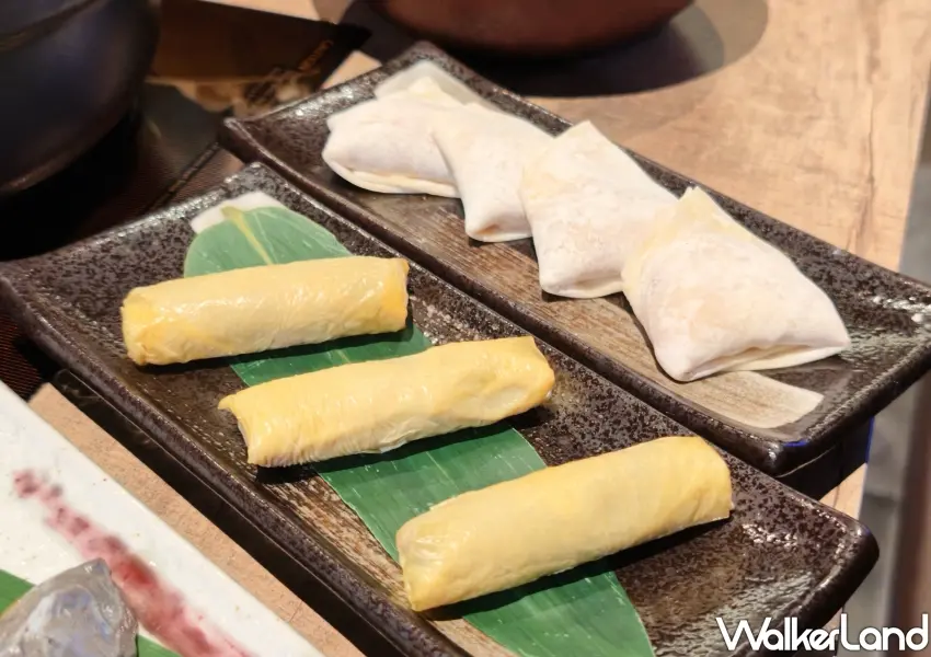 ▲店內精選的多款手工火鍋配料與特製小點,吸飽濃郁的黃金雞湯後入口,呈現豐富飽滿的多層次口感。(攝影:鄭雅之)