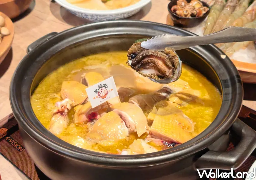 ▲店內水族箱現撈的活鮑魚,由專人掌握八分鐘黃金時間,呈現最清甜彈嫩的口感。(攝影:鄭雅之)