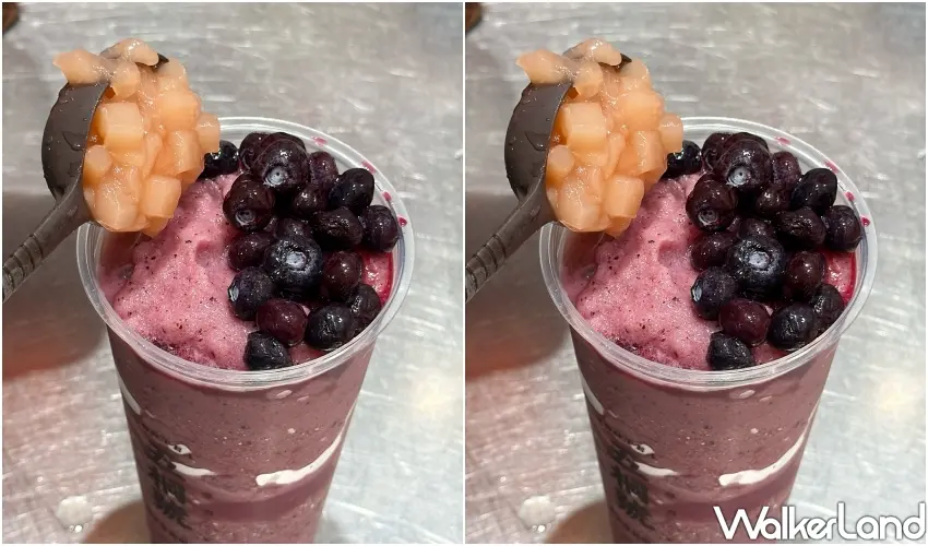 ▲夢幻消暑的「藍莓優格蜜桃雪泥」頂部鋪滿整匙飽滿的水蜜桃果粒與新鮮藍莓點綴,(攝影:鄭雅之)