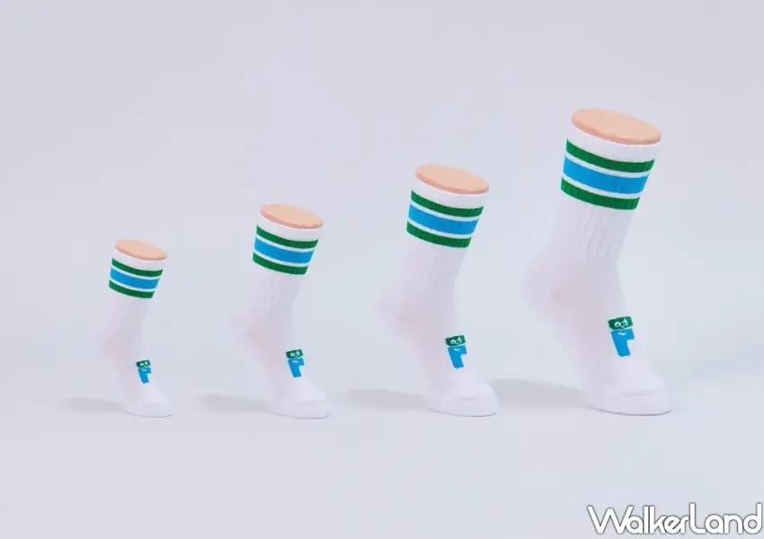 ▲日本全家旗艦店爆紅的「中筒線襪-FAMIMA」在台灣開賣,連童襪尺寸都有,全家一起穿上同款親子襪,走在街頭超吸睛。