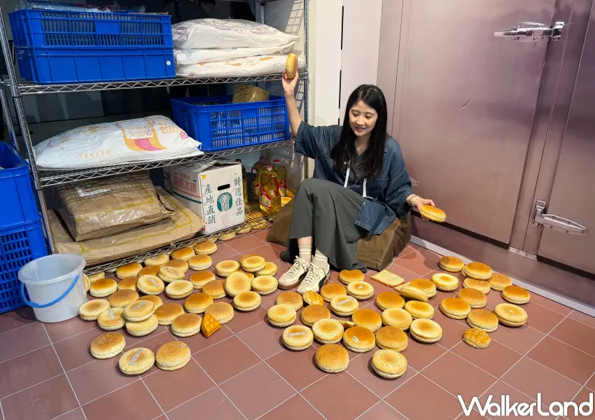 ▲炎上展台灣站引進日本話題場景!可以在倉庫裡豪邁地躺在麵包上、把麵包丟在地上等。(攝影:鄭亦庭)