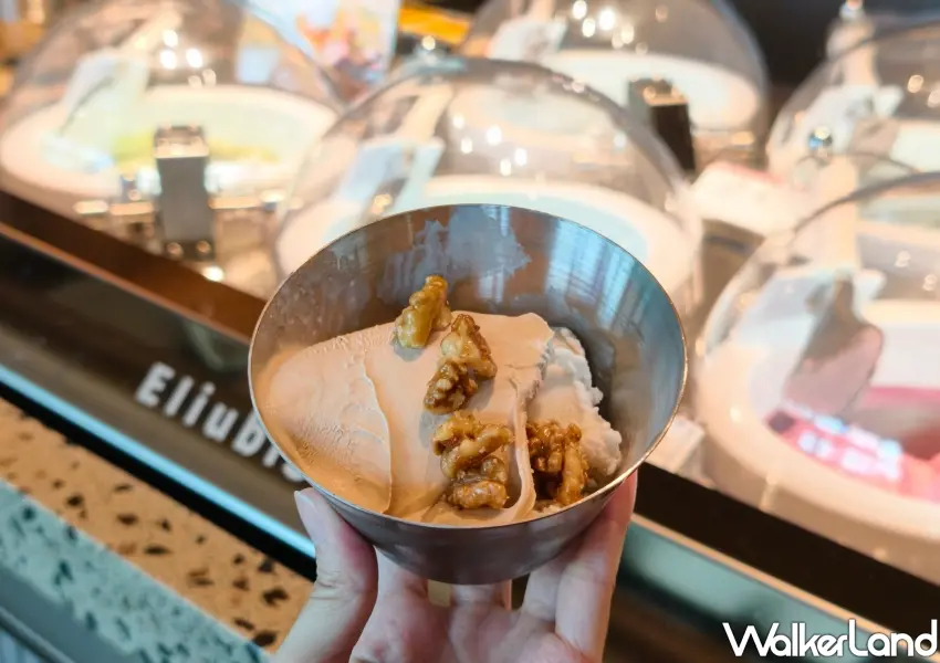 ▲台中店限定推出的義式冰淇淋新增了大甲檳榔心芋與烏龍柑橘口味,綿密細緻的冰涼口感,為這趟頂級吃到飽饗宴畫下最完美的句點。(攝影:鄭雅之)