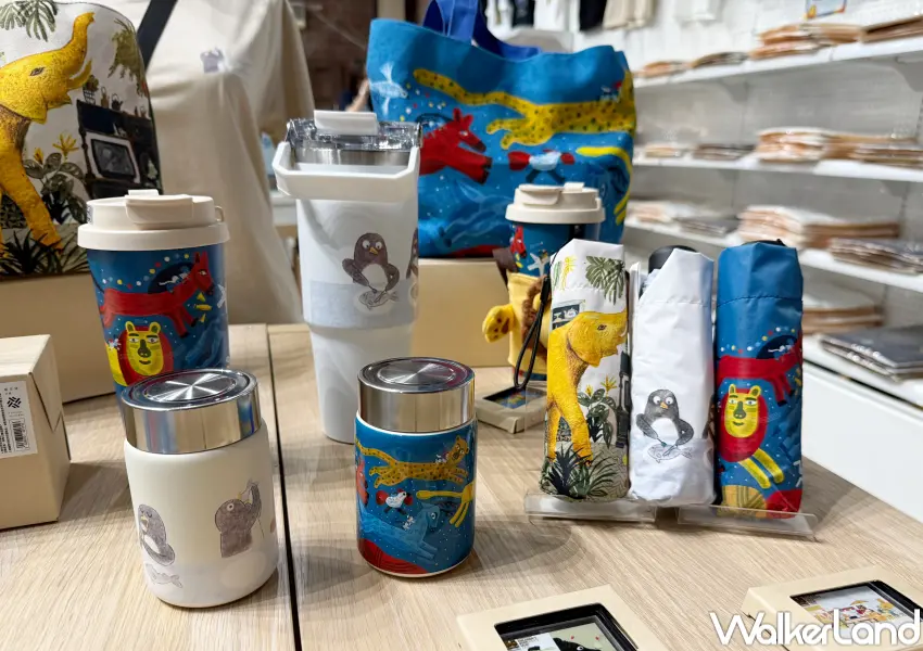 ▲華山波隆那插畫展周邊必買!一系列、帆布袋、T恤、口袋杯等波隆那插畫展周邊。(攝影:鄭亦庭)