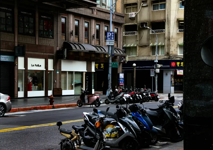 ▲那些沒寫在教科書裡、卻默默支配全台2300萬人的「神秘都市傳說」。