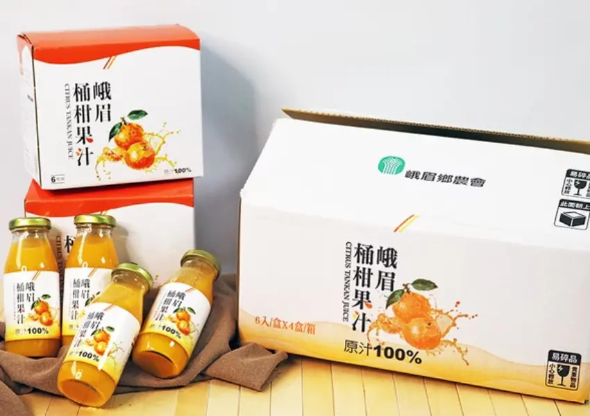 ▲小小一罐擠滿三顆當季桶柑,100%原汁濃郁酸甜,是柑橘控不能錯過的在地滋味。