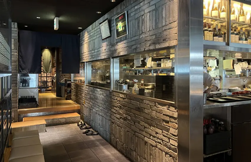▲店內很有日式燒肉店氛圍,保留了炭火燒肉的熱鬧感,透過半包廂、榻榻米座席與落地窗,讓空間不會過於擁擠。