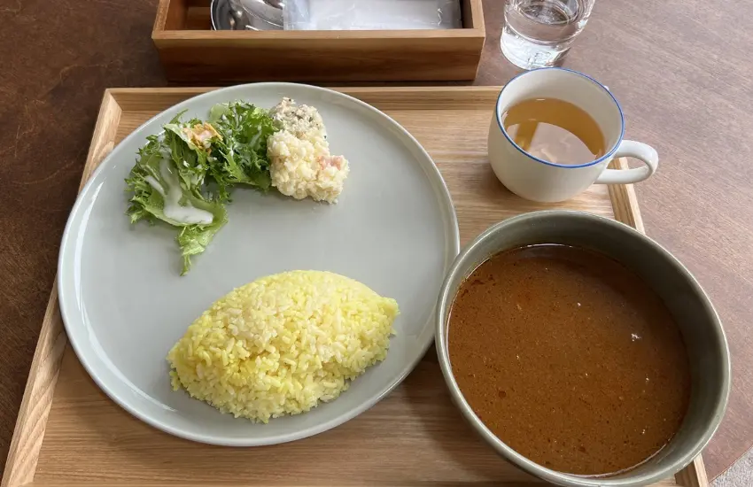 ▲店家主打香料咖哩，香料層次鮮明，卻沒有過度刺激的辛辣感，尾韻反而帶著溫柔的甜味。
