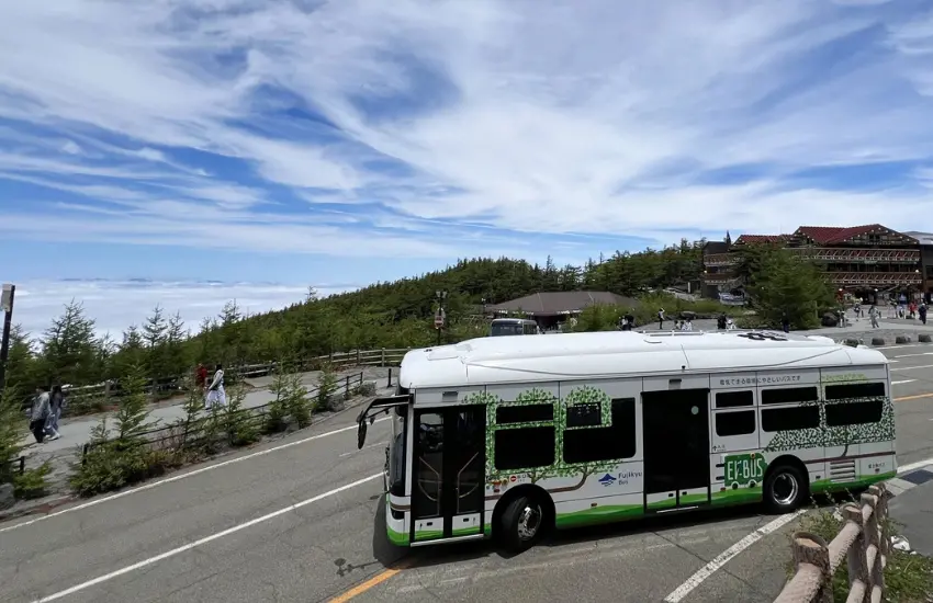 ▲富士急巴士營運的富士山 SUBARU Line 五合目巴士,是目前一般旅客最方便的上山方式。