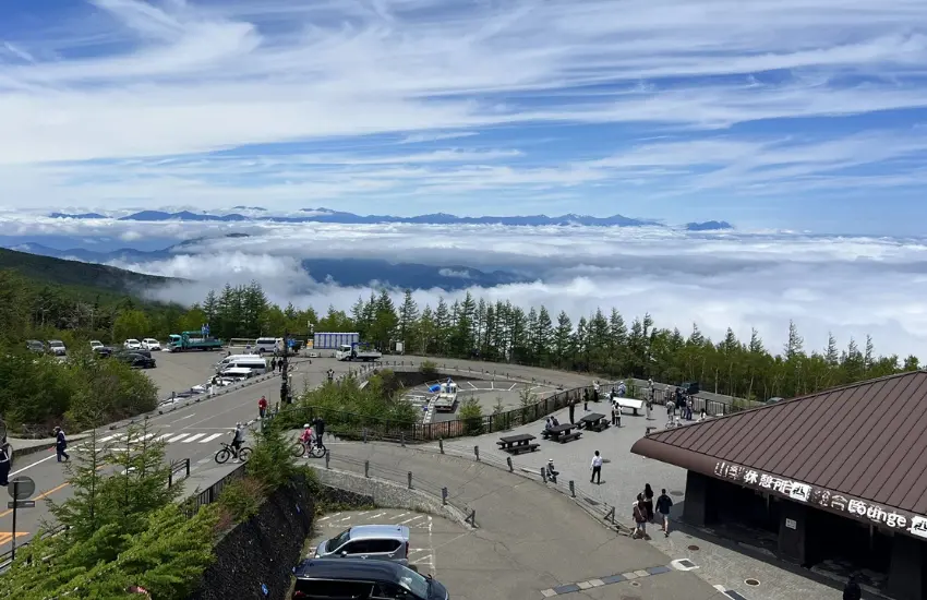 ▲大片雲海從腳下緩慢流動時,獲得內心的平靜是件自然而然的事情。