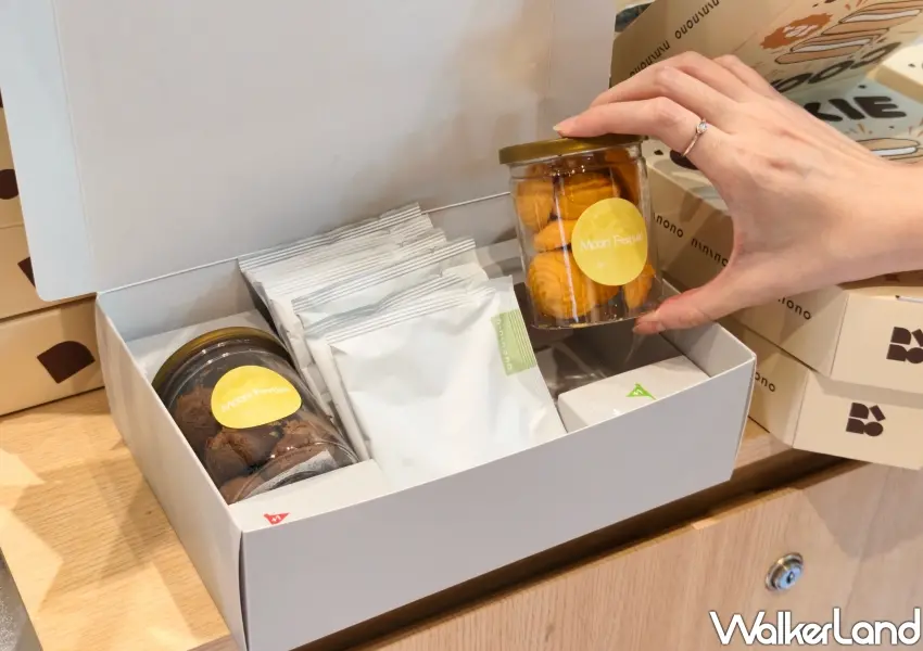 ▲快閃店特別推出攜手唐氏症基金會的「加1一起團圓中秋」聯名禮盒,(攝影:鄭雅之)