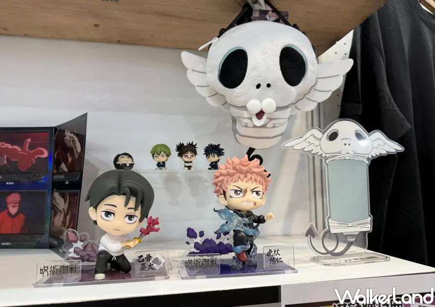 ▲野獸國、X8TOY攤位集結多款人氣IP盲盒公仔、扭蛋,吸引眾多動漫迷、玩具公仔收藏家。(攝影:鄭亦庭)