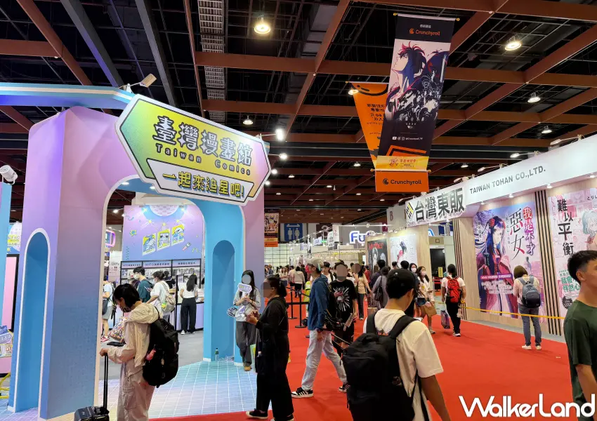 ▲2026漫畫博覽會即日起至7/27於台北世貿一館登場,吸引全台大批動漫迷前往現場排隊爆買。(攝影:鄭亦庭)