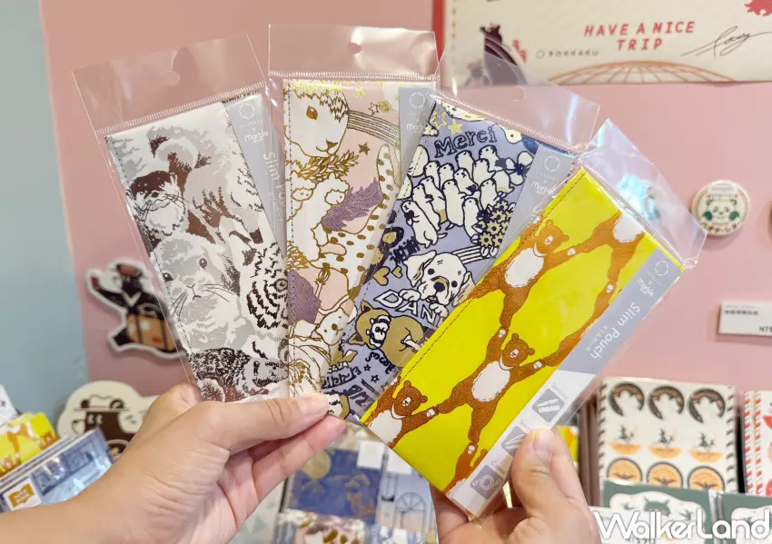 ▲ROKKAKU「日常をハレの日に」系列文具登場,當金書籤、B6筆記本都加入唯美燙金細節。(攝影:鄭亦庭)