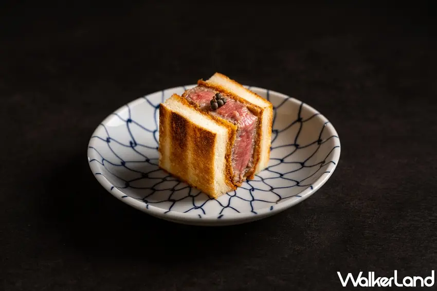 ▲以梵燒肉經典的酥炸菲力牛排三明治為基礎，特別搭配 TTEURAK 自家醃漬山椒粒提味。圖／梵燒肉提供；窩客島編輯李維唐整理
