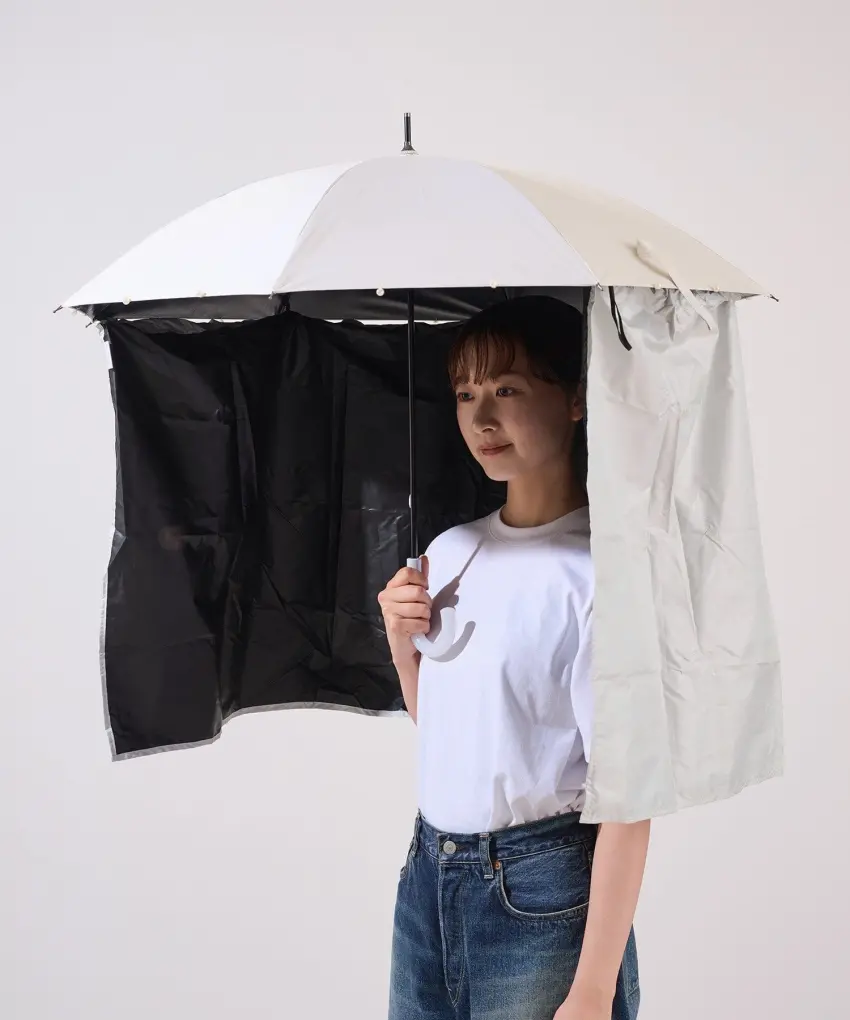 ▲3COINS新推出的陽傘用防曬遮陽簾,以浮誇又實用的設計在社群上引發話題。